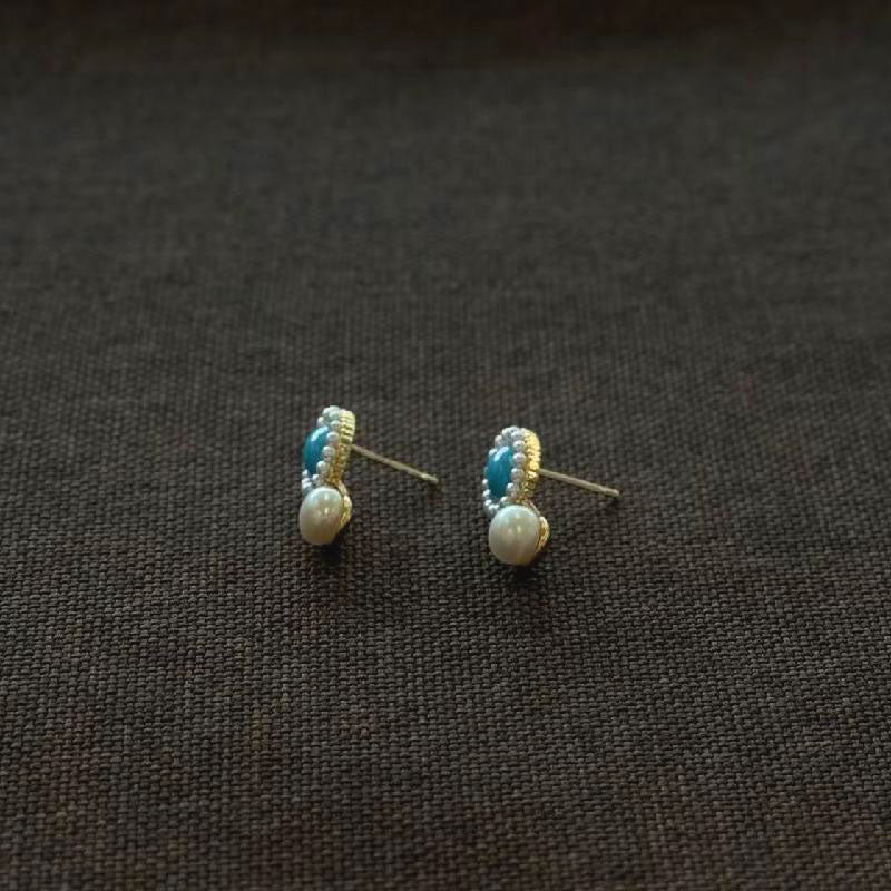 New Chinese-style hollowed-out pearl stud earrings