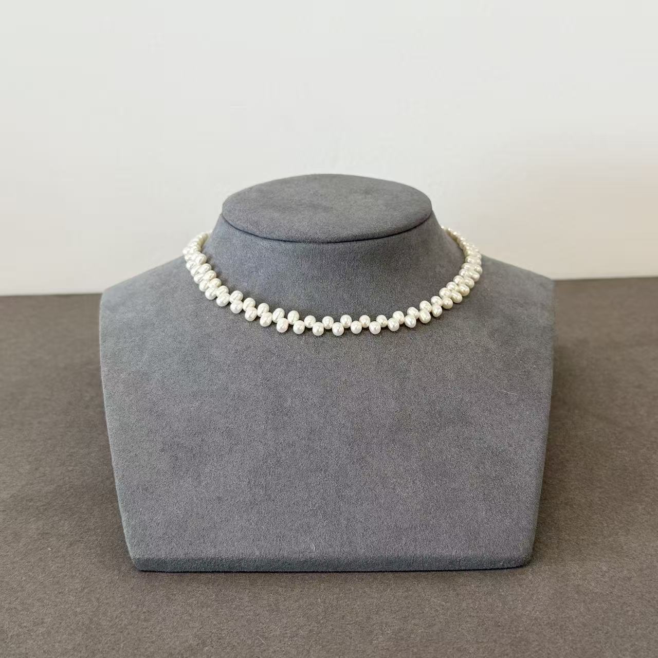 Arte Mist Jewelry Irregular petal necklace