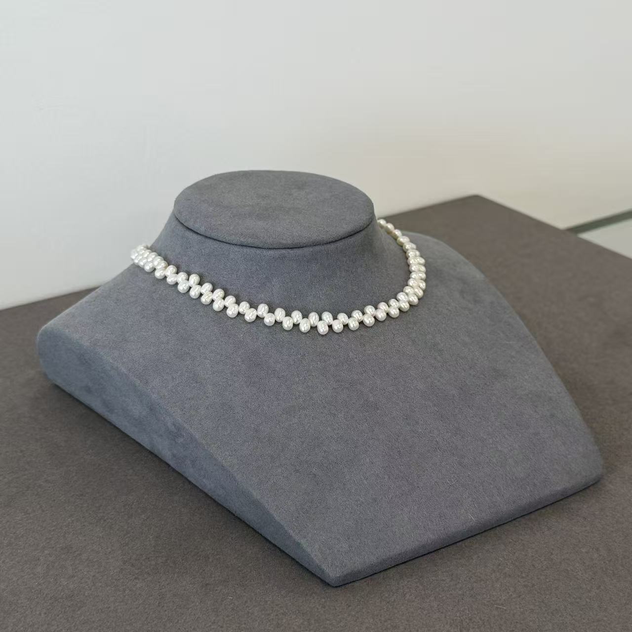 Arte Mist Jewelry Irregular petal necklace