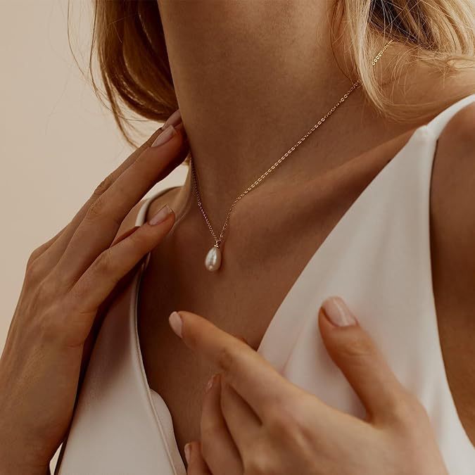 Titanium Steel Pearl Necklace - Unisex Mid-Length Sweater Chain Versatile Pendant Collar Chain