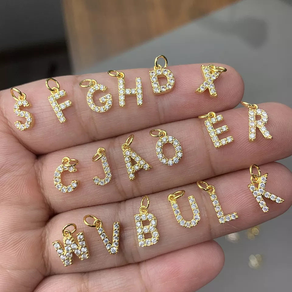 A 14K zircon pendant with 26 English letters